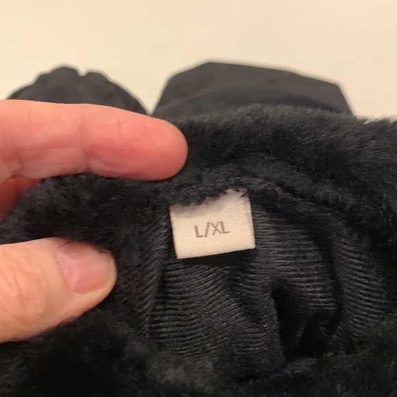 UGG women’s nylon mittens - Picture 6 of 6